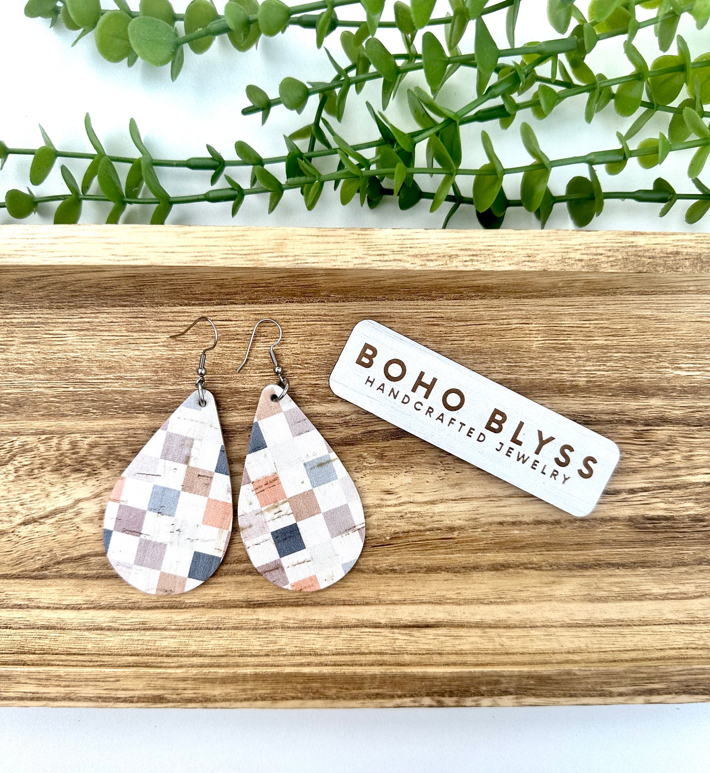 Checkered teardrops