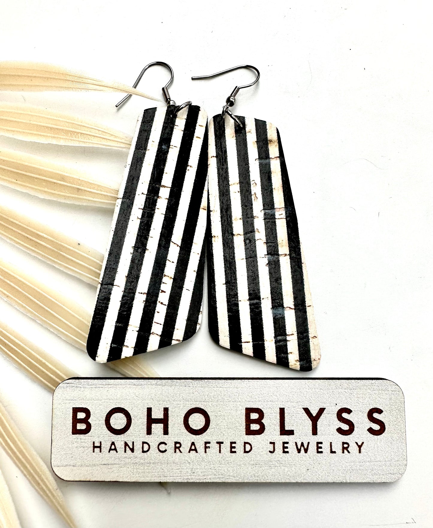 Vertical striped large bars