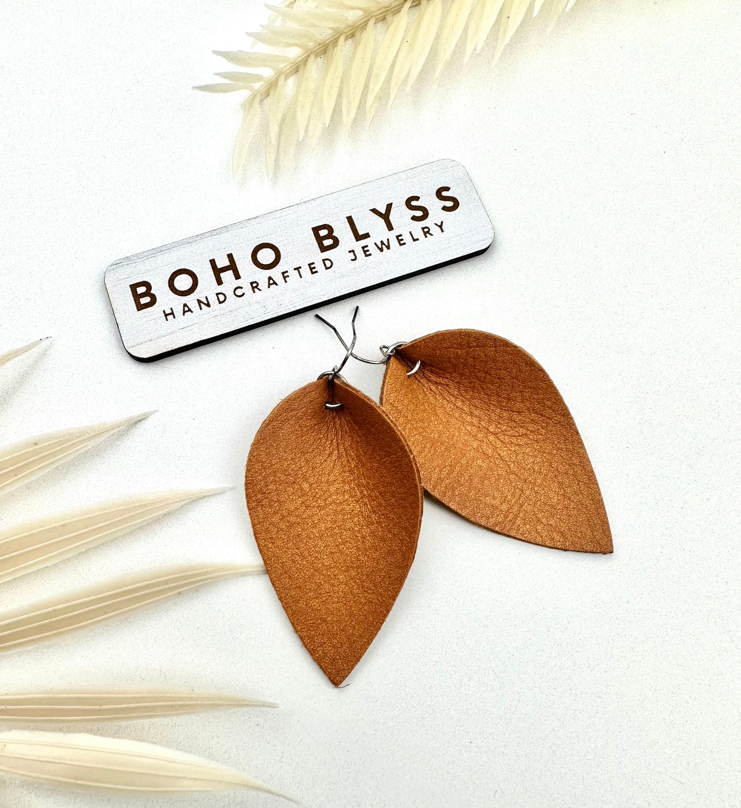 Medium camel petals