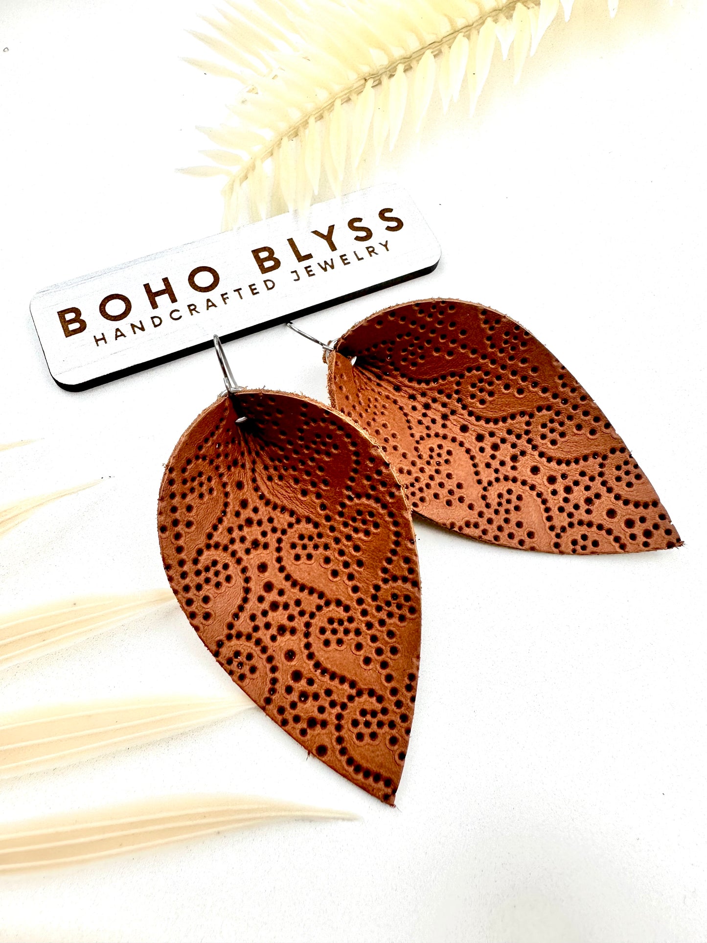Large brown eyelet petals