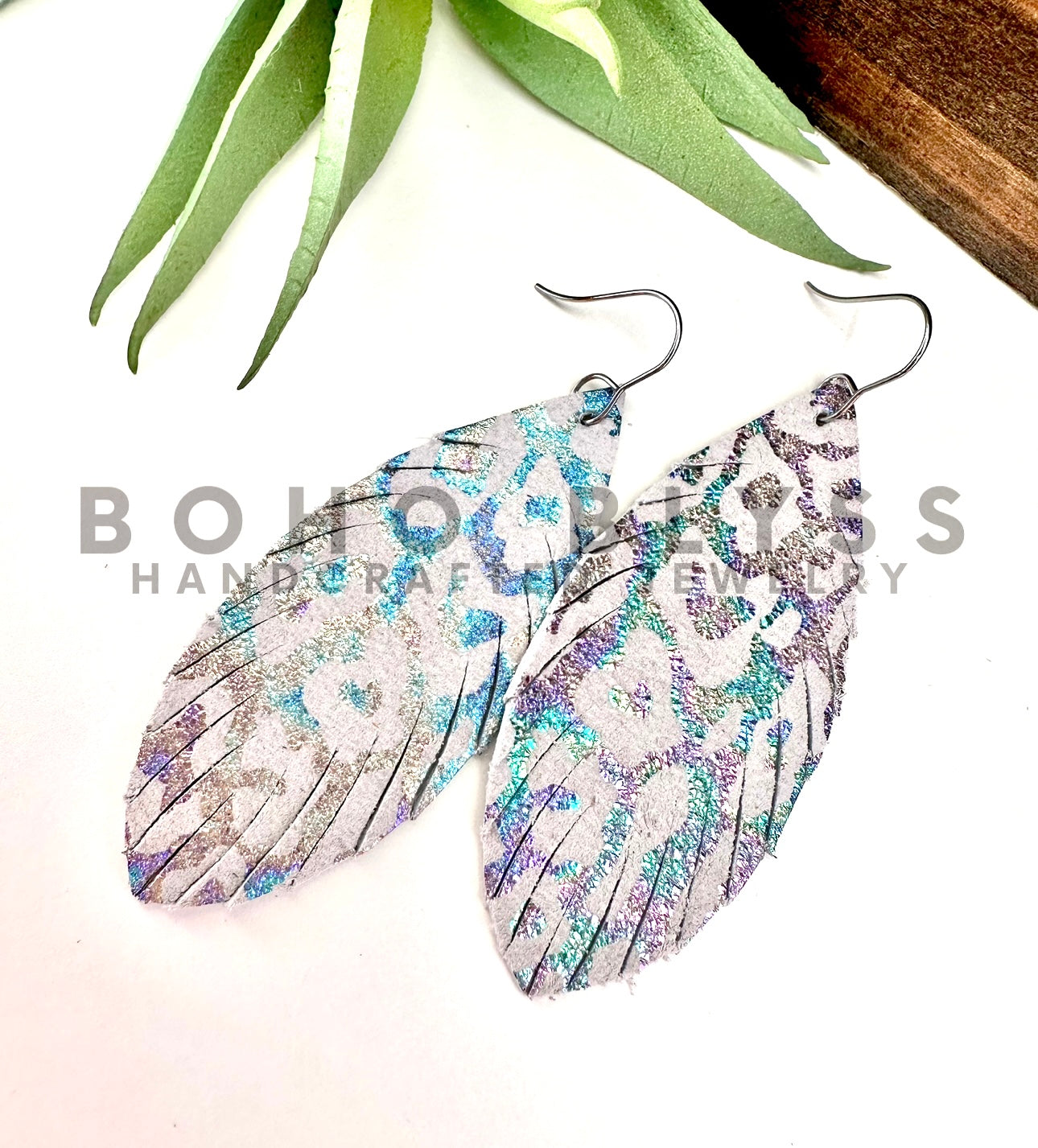 Iridescent leopard feathers