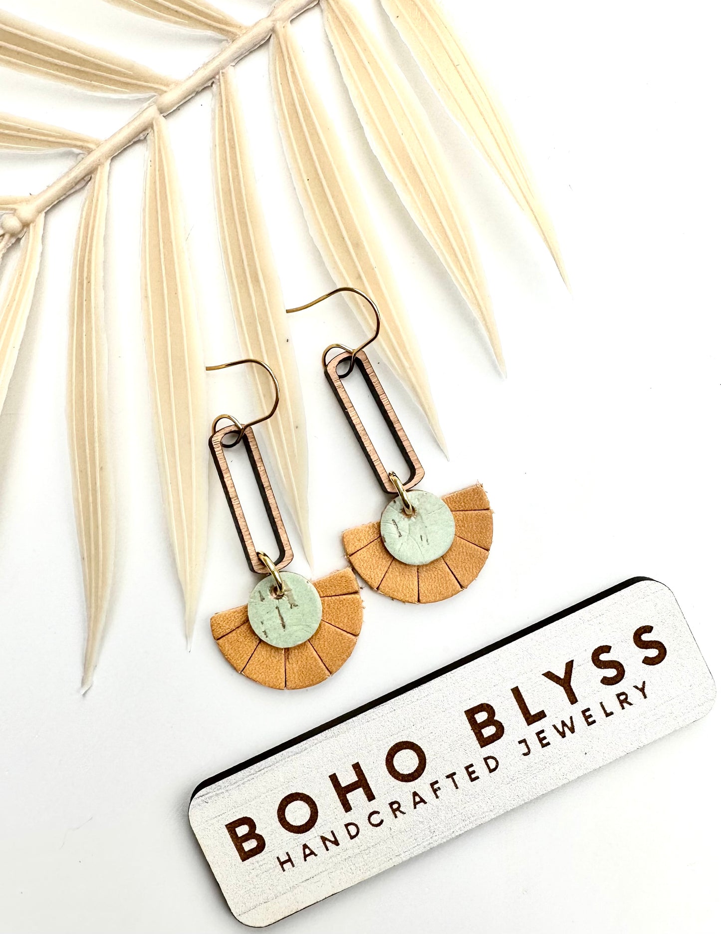 Mini fanned fringe dangles