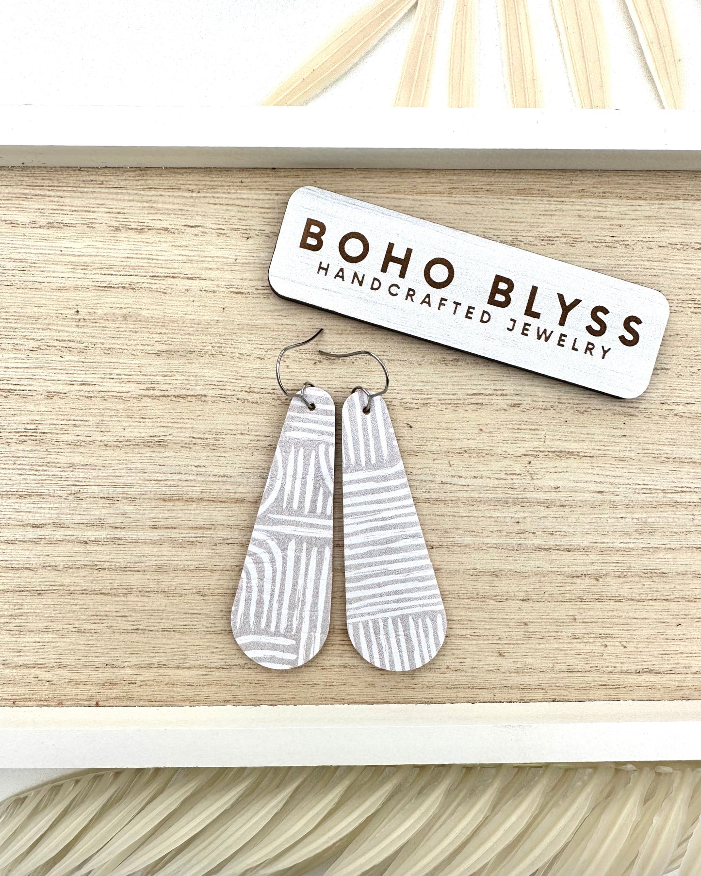 Gray/white art deco teardrops