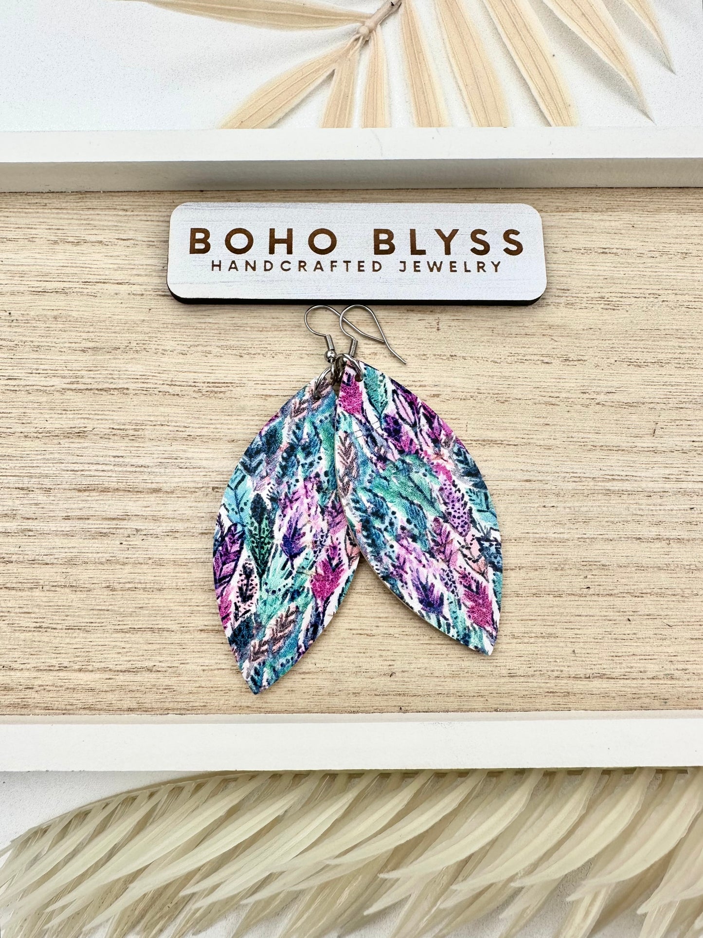 Feather print leaves