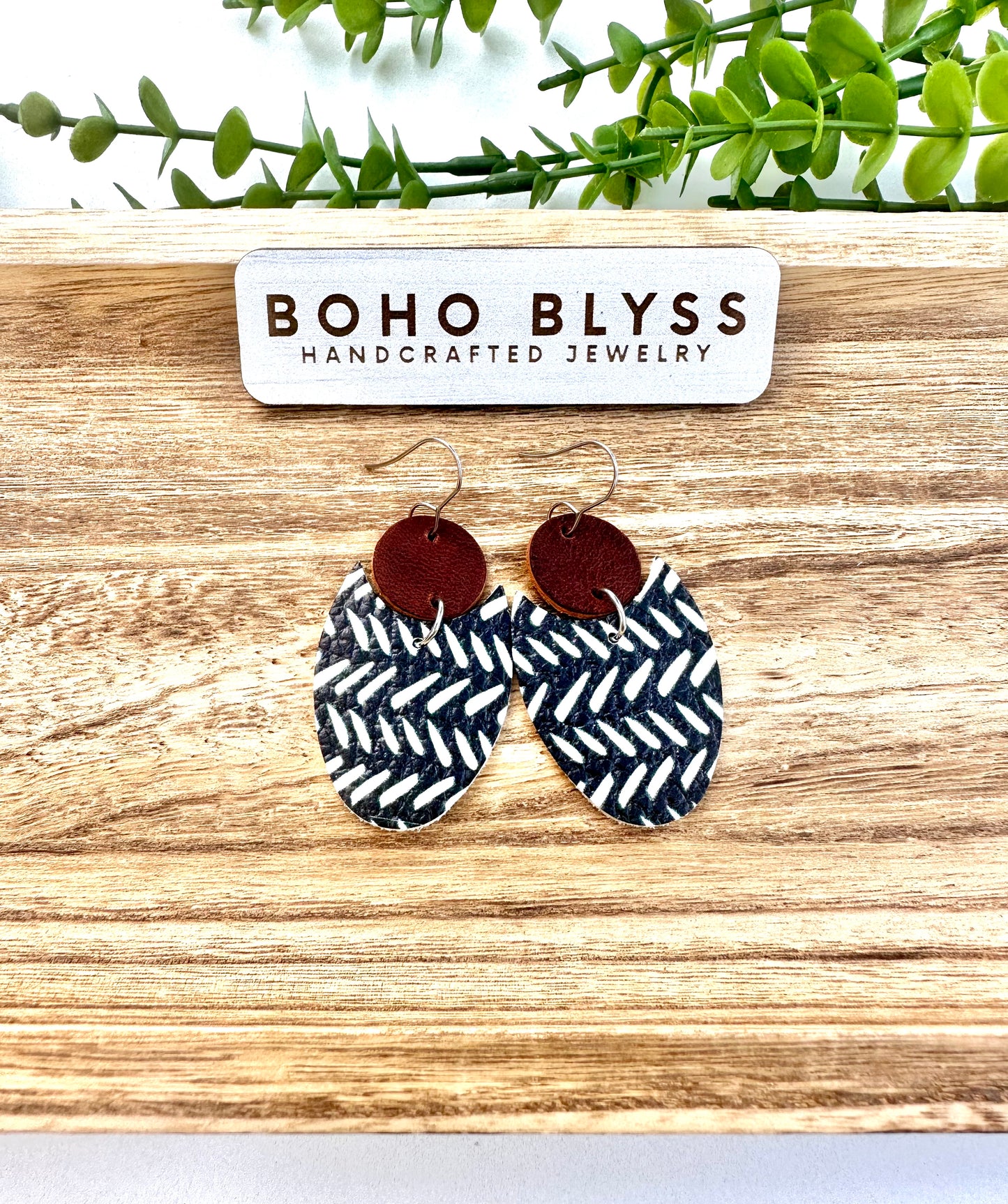 B&W tribal notched ovals